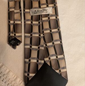 Arrow Geometric Patterned Tie 100% Silk